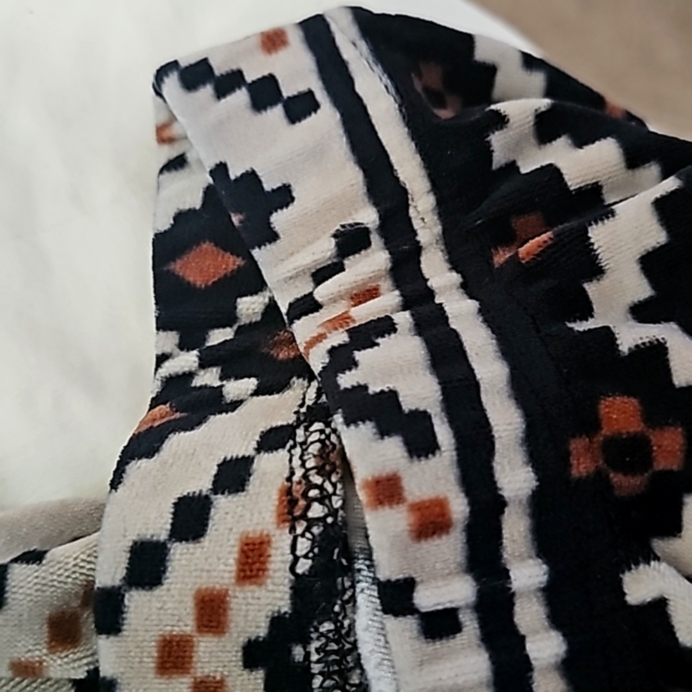 Large NO BOUNDARIES multi color pattern for fall and winter - Picture 6 of 6